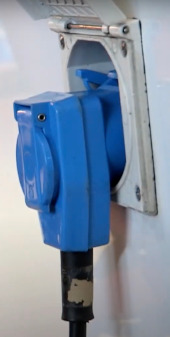 Aangekoppelde kabel